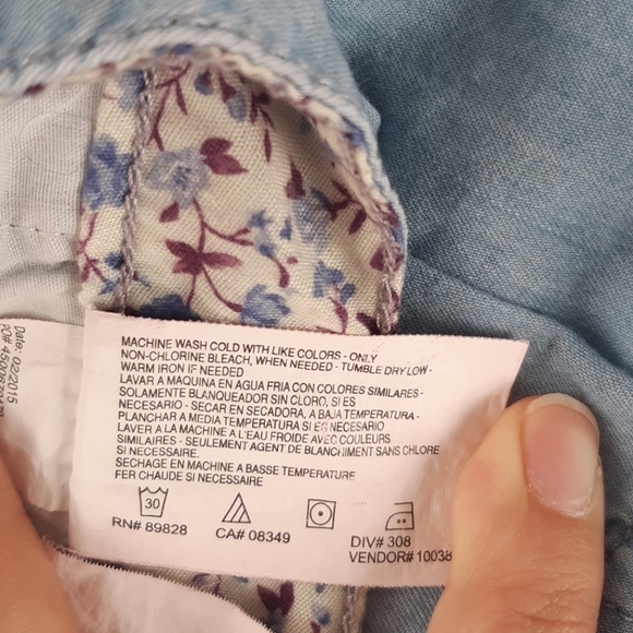 Jean shorts lightweight light blue denim white lace trim accents womans size 10 - Picture 10 of 16